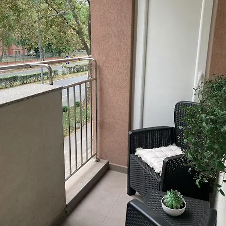 Alacaster With Private Parking Novi Sad