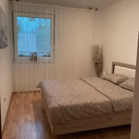 Alacaster With Private Parking