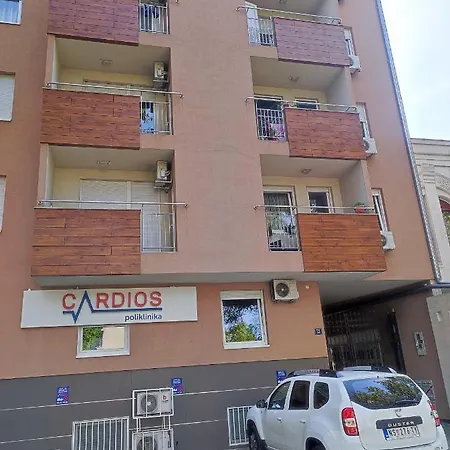 Alacaster With Private Parking Apartmán Novi Sad