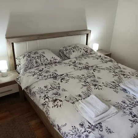 Alacaster With Private Parking דירה