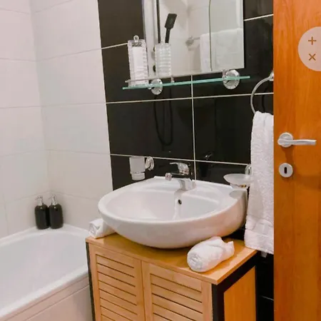 Alacaster With Private Parking