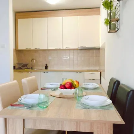 דירה Alacaster With Private Parking *